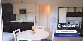 Lägenhet att hyra för 625 € i månaden i Antibes, Impasse Napoléon