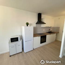 Private room for rent for €430 per month in Reims, Place Toulouse Lautrec