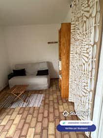 Appartement te huur voor € 350 per maand in Vallauris, Chemin des Pertuades