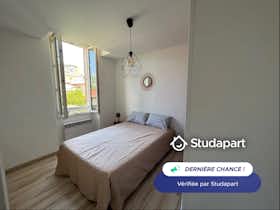 Appartement à louer pour 850 €/mois à Aubagne, Avenue Jeanne d'Arc