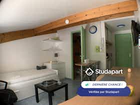 公寓 正在以 €550 的月租出租，其位于 Aytré, Place de la République