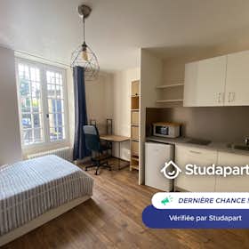 Appartamento in affitto a 675 € al mese a Éragny, Rue du Sergent Pireaux