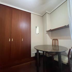 Private room for rent for €500 per month in Bilbao, Calle María Victoria Uribe Laso