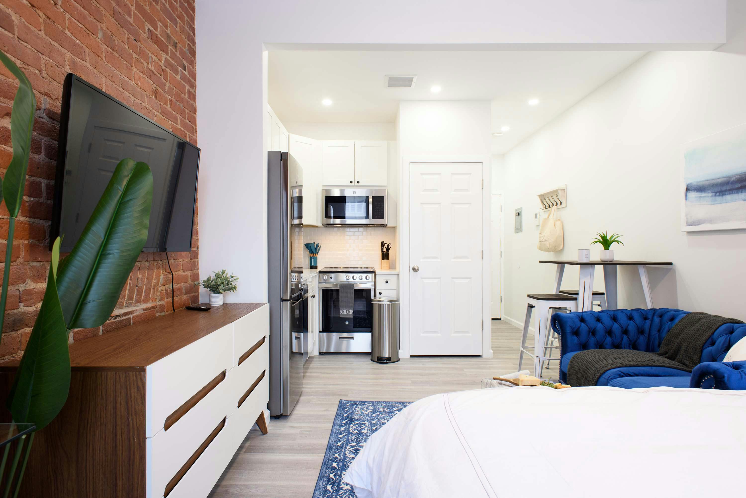 E 75th St, New York City, NY preview