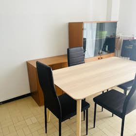 Приватна кімната за оренду для 690 EUR на місяць у Milan, Via Francesco Cilea