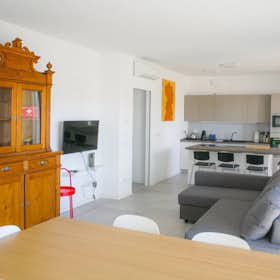 Apartment for rent for €4,200 per month in Milan, Via Generale Giuseppe Govone