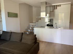 公寓 正在以 €1,950 的月租出租，其位于 Porto, Travessa de Alferes Malheiro
