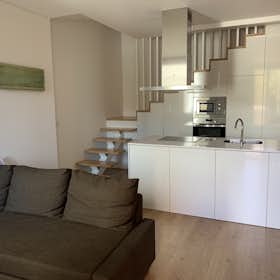 Apartment for rent for €1,950 per month in Porto, Travessa de Alferes Malheiro