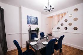 Дом сдается в аренду за 4 702 € в месяц в Sutton Coldfield, Mere Green Road
