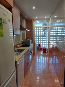 Отдельная комната сдается в аренду за 400 € в месяц в Cadiz, Paseo Marítimo