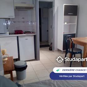 Wohnung for rent for 575 € per month in La Rochelle, Rue de l'Archimède