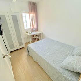 Private room for rent for €370 per month in Sevilla, Avenida San Lázaro