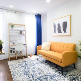 公寓 正在以 $3,870 的月租出租，其位于 New York City, Clinton St