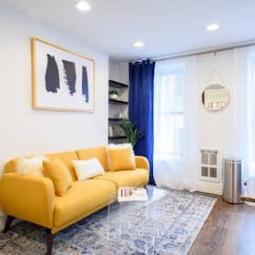 Apartament de închiriat pentru $3,870 pe lună în New York City, Clinton St