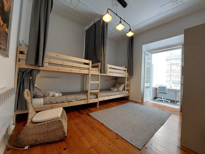 Mehrbettzimmer zu mieten für 410 € pro Monat in Lisbon, Rua Joaquim Casimiro