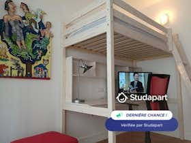 公寓 正在以 €495 的月租出租，其位于 Rouen, Place de la Basse Vieille Tour