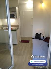 Apartamento para alugar por € 550 por mês em Versailles, Rue de la Ceinture