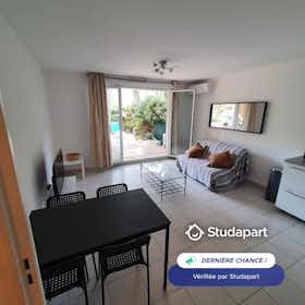 Appartement te huur voor € 820 per maand in Marseille, Allée Cervantès