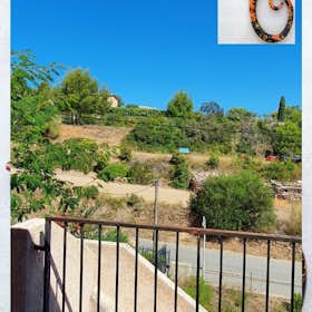 Apartment for rent for €600 per month in Carqueiranne, Chemin du Canebas