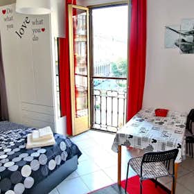 Studio for rent for €2,500 per month in Milan, Viale Col di Lana