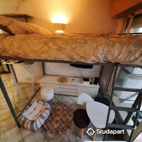 Квартира за оренду для 745 EUR на місяць у Roquebrune-Cap-Martin, Avenue de Verdun