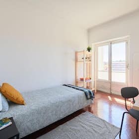 Private room for rent for €790 per month in Lisbon, Avenida Almirante Reis