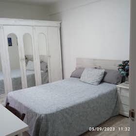 Private room for rent for €450 per month in Sevilla, Calle Coral