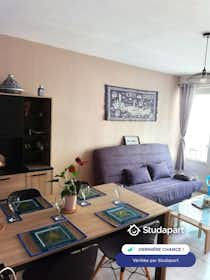 Appartement te huur voor € 580 per maand in Boulogne-sur-Mer, Rue Edmond Rostand