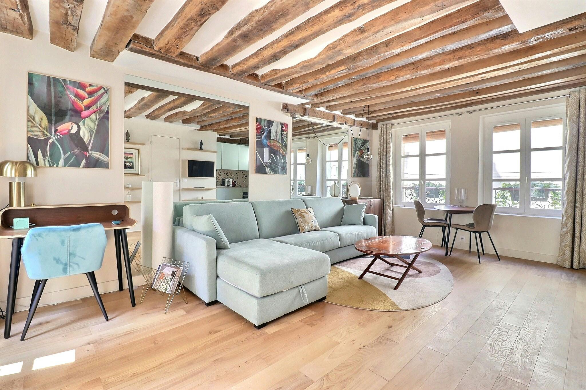 Rue Saint-Honoré, Paris preview