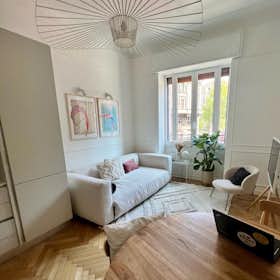 Apartment for rent for €2,500 per month in Milan, Via degli Scipioni