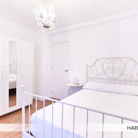 Private room for rent for €461 per month in Sevilla, Avenida Sánchez Pizjuan