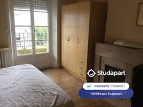 Apartamento para alugar por € 860 por mês em Grenoble, Place Saint-Bruno