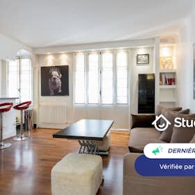 Apartment for rent for €1,750 per month in Paris, Rue Saint-Didier