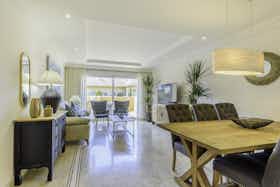 Apartment for rent for €2,700 per month in Marbella, Calle Aries