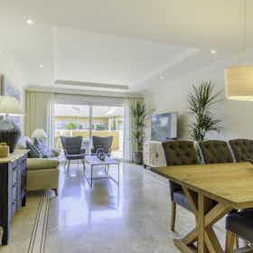 Lägenhet att hyra för 2 700 € i månaden i Marbella, Calle Aries