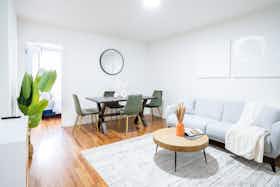 Lägenhet att hyra för $4,307 i månaden i New York City, E 49th St