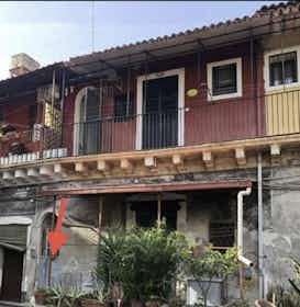 公寓 正在以 €650 的月租出租，其位于 Catania, Via Plebiscito