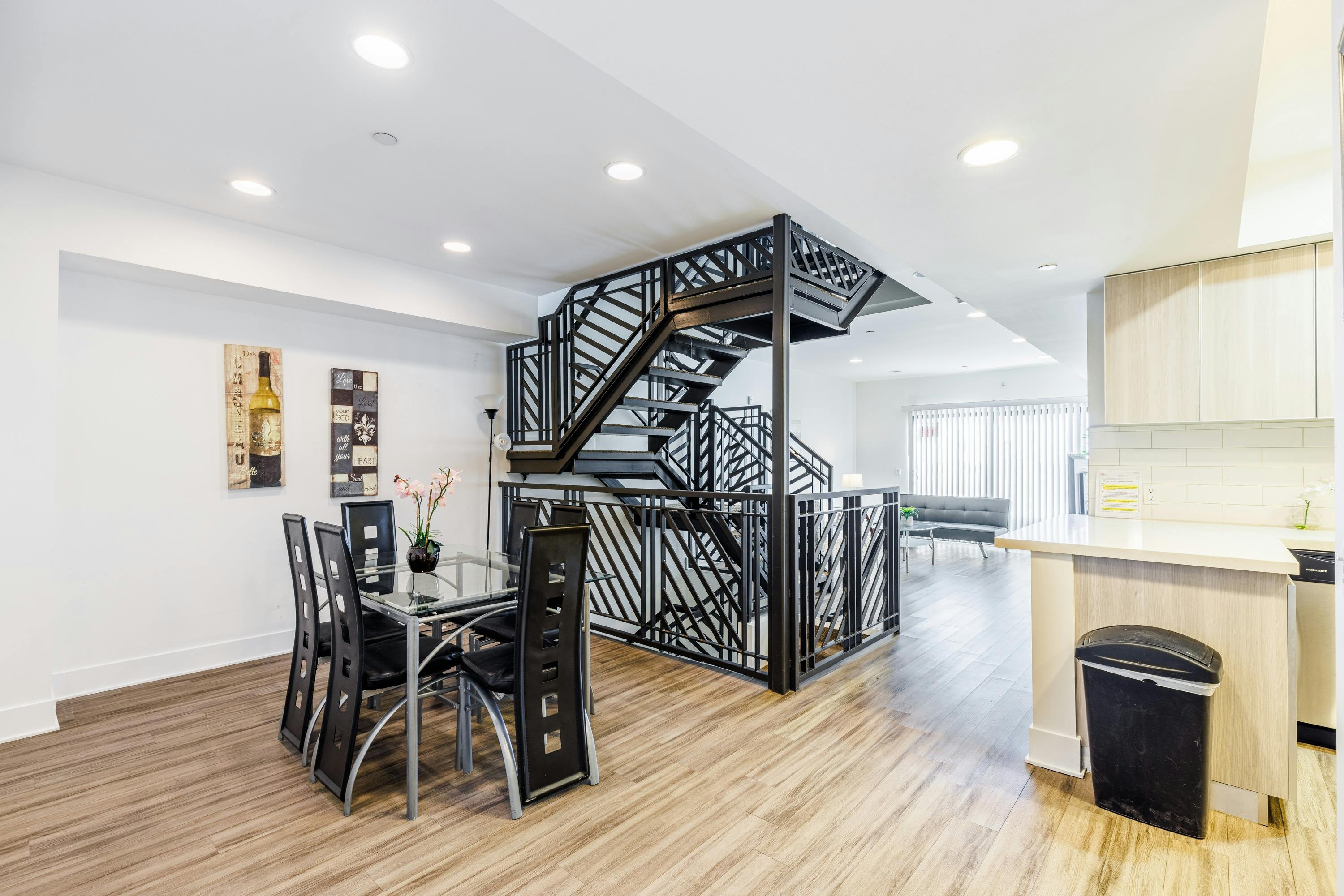 Apartament de închiriat pentru $7,000 pe lună în Los Angeles, Hawthorn Ave