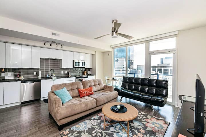 Apartament de închiriat pentru $5,000 pe lună în Charlotte, S Mint St