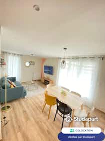 Отдельная комната сдается в аренду за 440 € в месяц в Caen, Rue de Caen