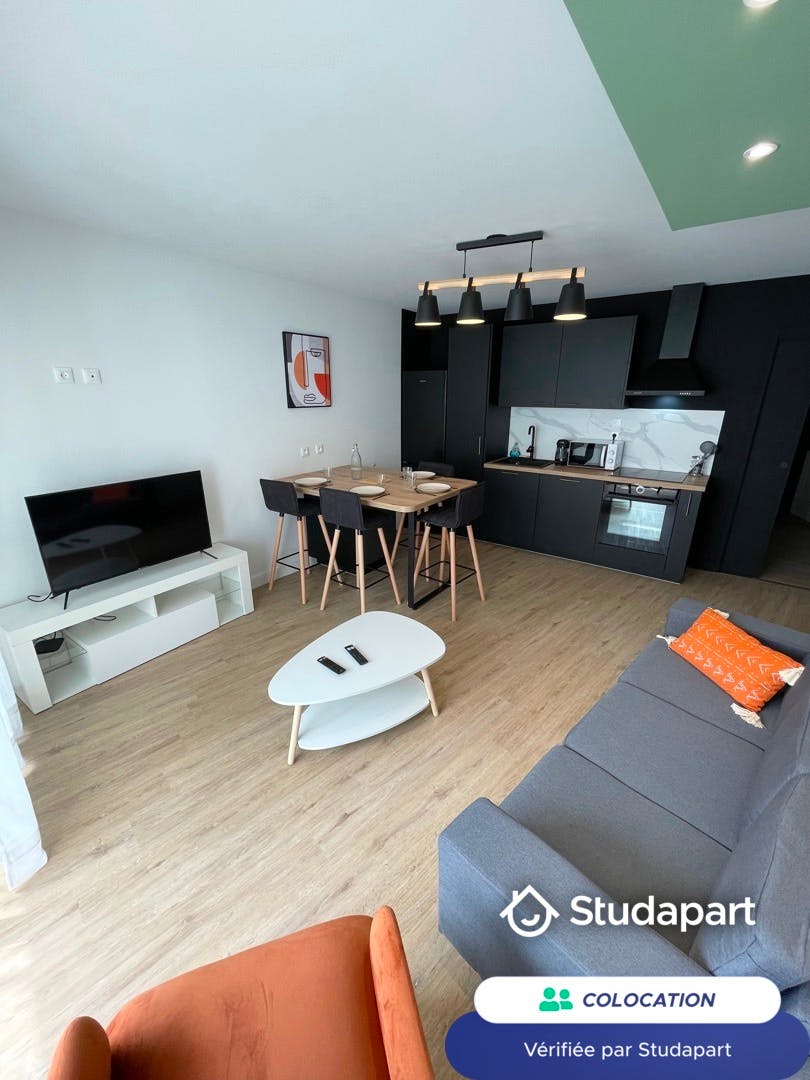 Private room for rent for €420 per month in Pau, Place du Foirail