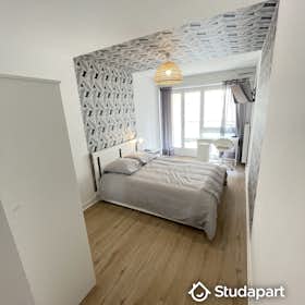 Private room for rent for €430 per month in Pau, Place du Foirail