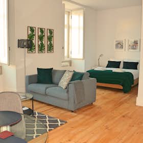 Studio for rent for €3,300 per month in Lisbon, Largo do Corpo Santo