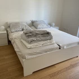 Apartment for rent for €1,950 per month in Hamburg, Felicitas-Kukuck-Straße