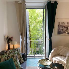 Apartment for rent for €1,650 per month in Milan, Via Raffaello Sanzio