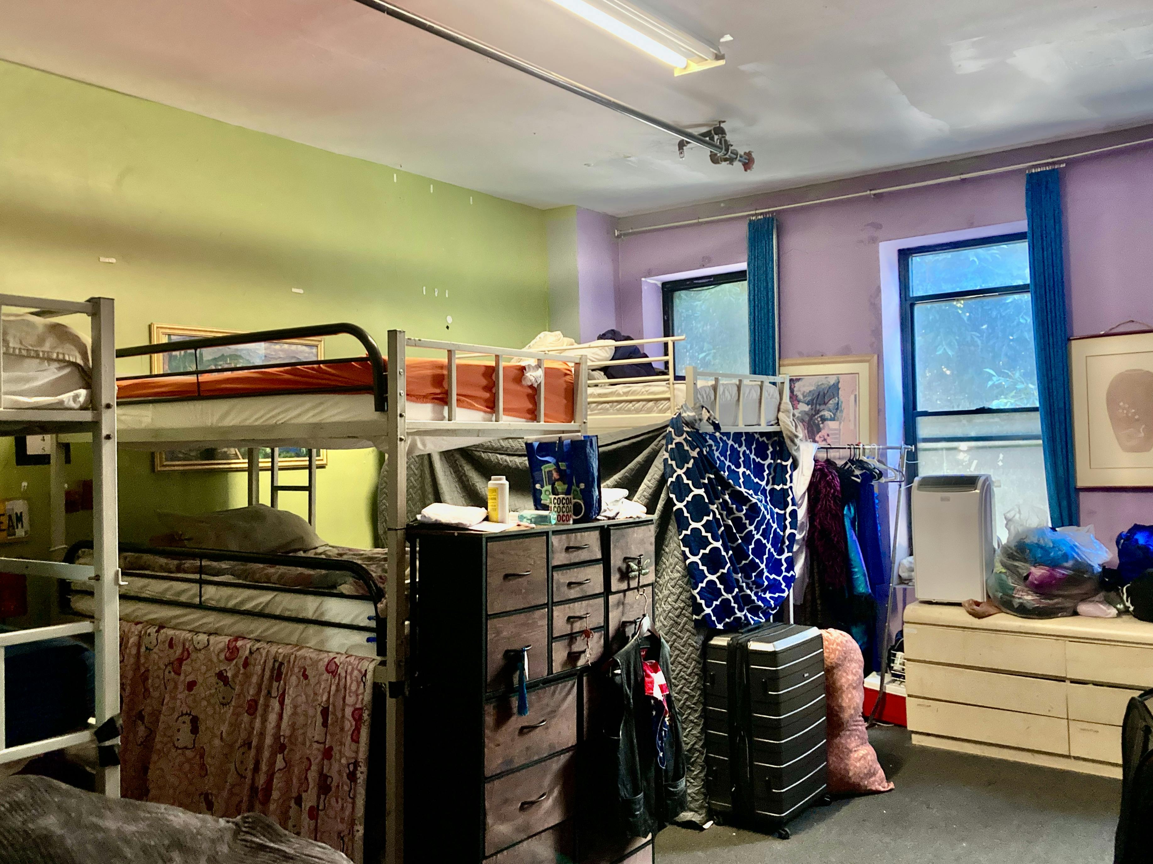 Mehrbettzimmer zu mieten für $699 pro Monat in Los Angeles, S Flower St