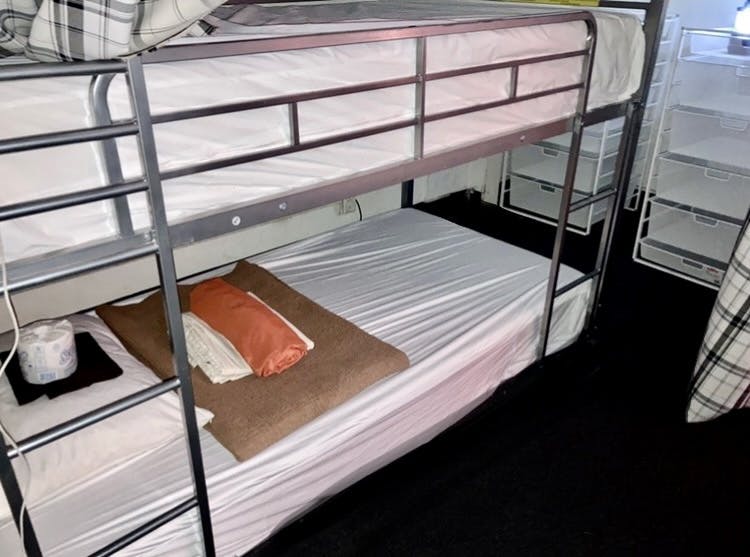 Mehrbettzimmer zu mieten für $699 pro Monat in Los Angeles, S Flower St