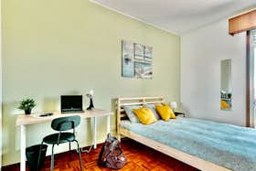 Private room for rent for €640 per month in Porto, Praça Nove de Abril