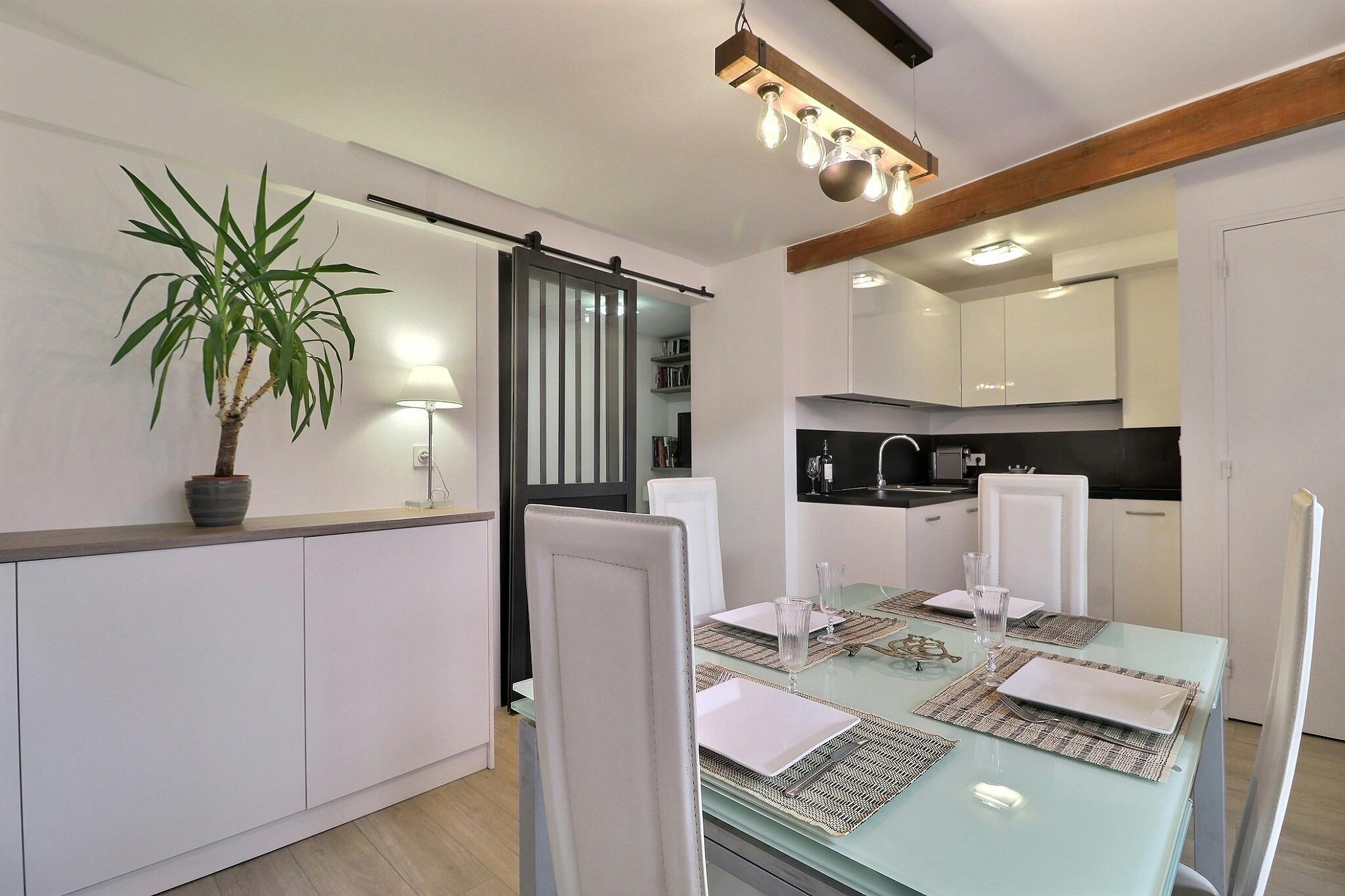 Apartment for rent for €1,859 per month in Paris, Rue au Maire