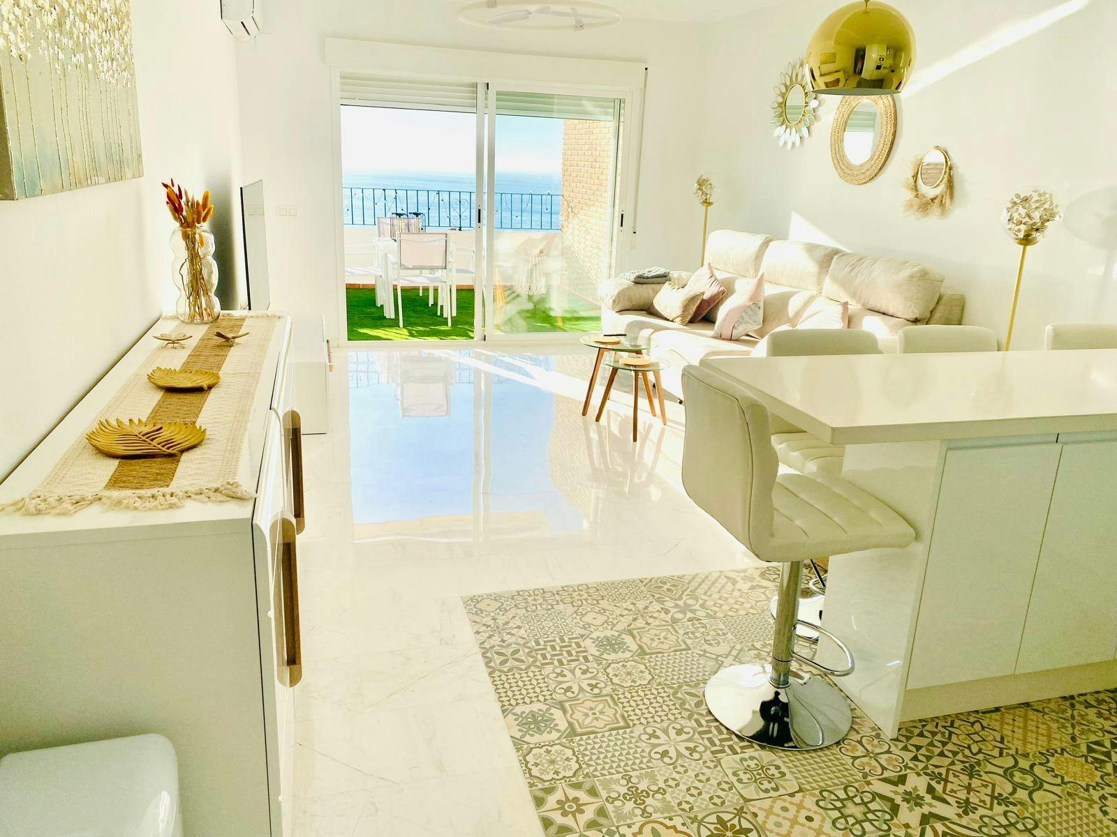 Apartment for rent for €1,700 per month in Almuñécar, Avenida Marina del Este